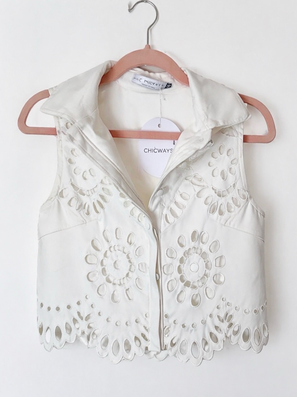 Chicways White Eyelet Cutout Cropped Vest Top NWT Size S Boho Scalloped Hem